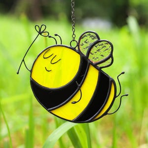 Bee Stained Glass Suncatcher - Cute Glass Bumble Bee Decor for Windows, Light Catcher Gift for Bee Lovers